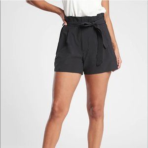Athleta | Green High-Waisted Skyline Short